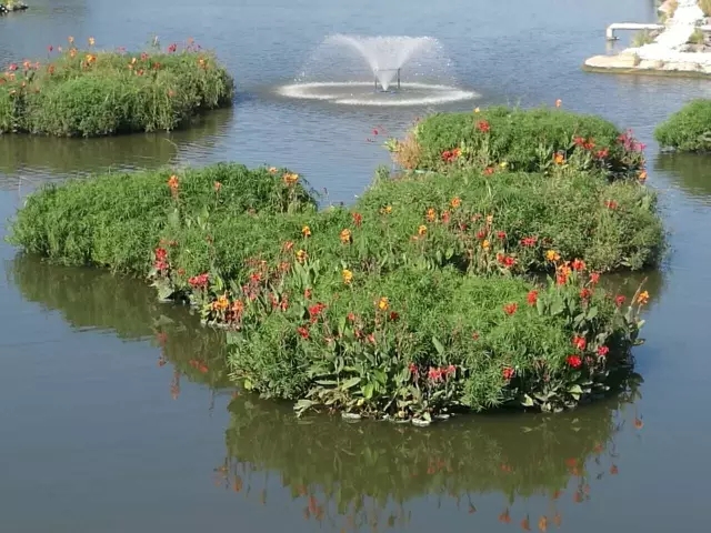 解决河道污染顽疾 欧保喷泉曝气机与漂浮湿地组合打造水清岸绿景观