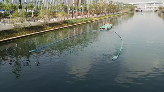 自动保洁船张开&ldquo;双臂&rdquo;